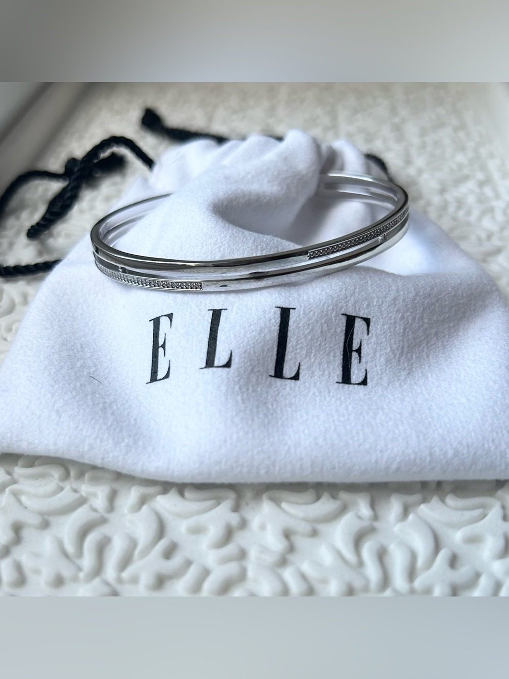 NWOT ELLE JEWELRY HORIZON COLLECTION RHODIUM PLATED CUBIC ZIRCONIA BANGLE 6.5”